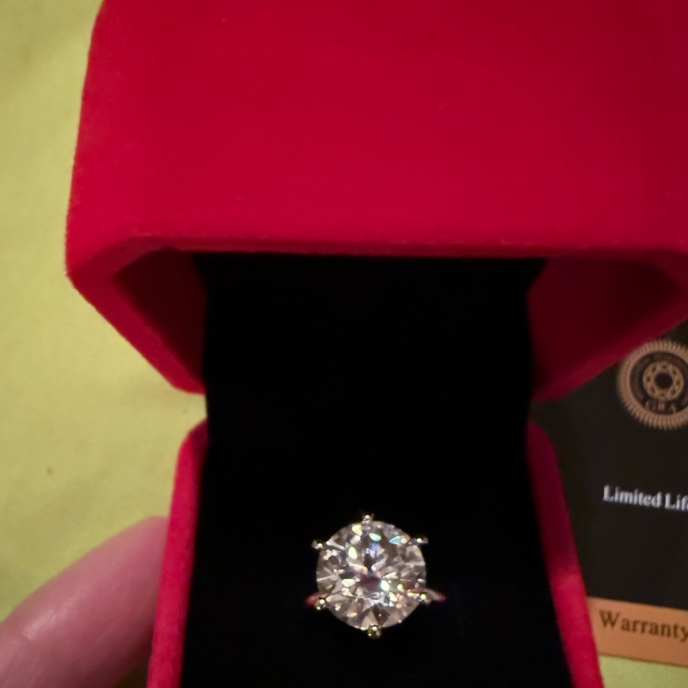 Elegant Gold and Silver Women's Ring
